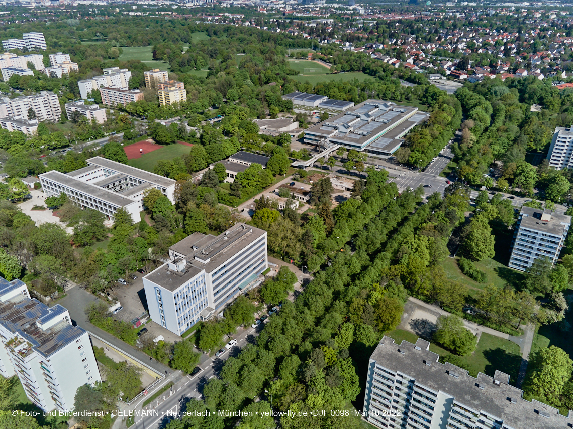 10.05.2022 - Luftbilder von der Baustelle Haus für Kinder in Neuperlach